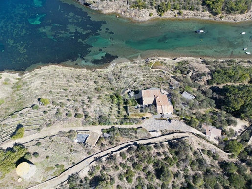 Immobilie direkt am Wasser in Cadaqués mit Meerblick, einzigartig in Europa
