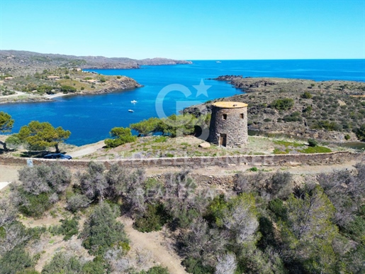 Immobilie direkt am Wasser in Cadaqués mit Meerblick, einzigartig in Europa