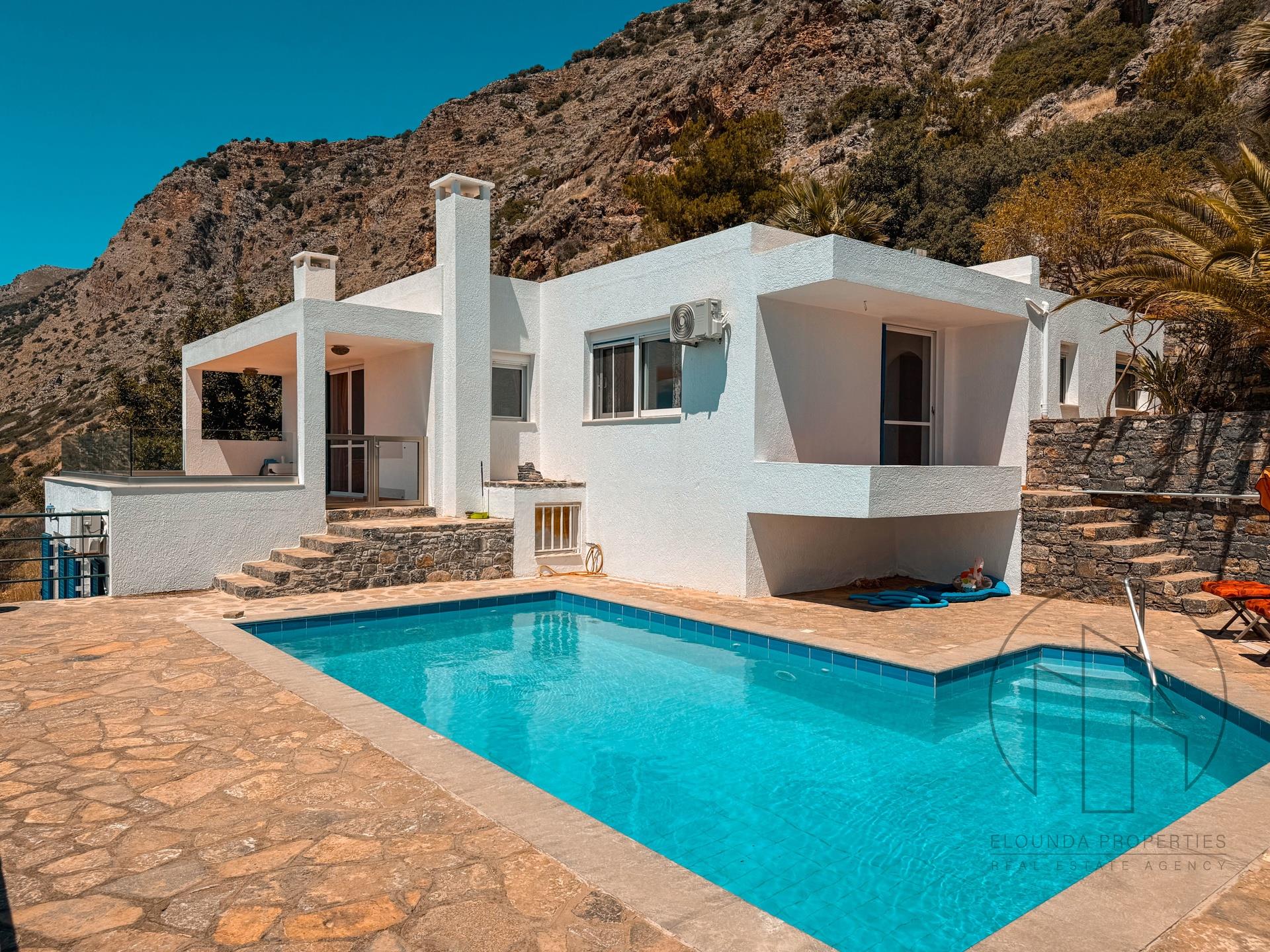 - Villa For sale, Agios Nikolaos, 150 sq.m., €1.500.000