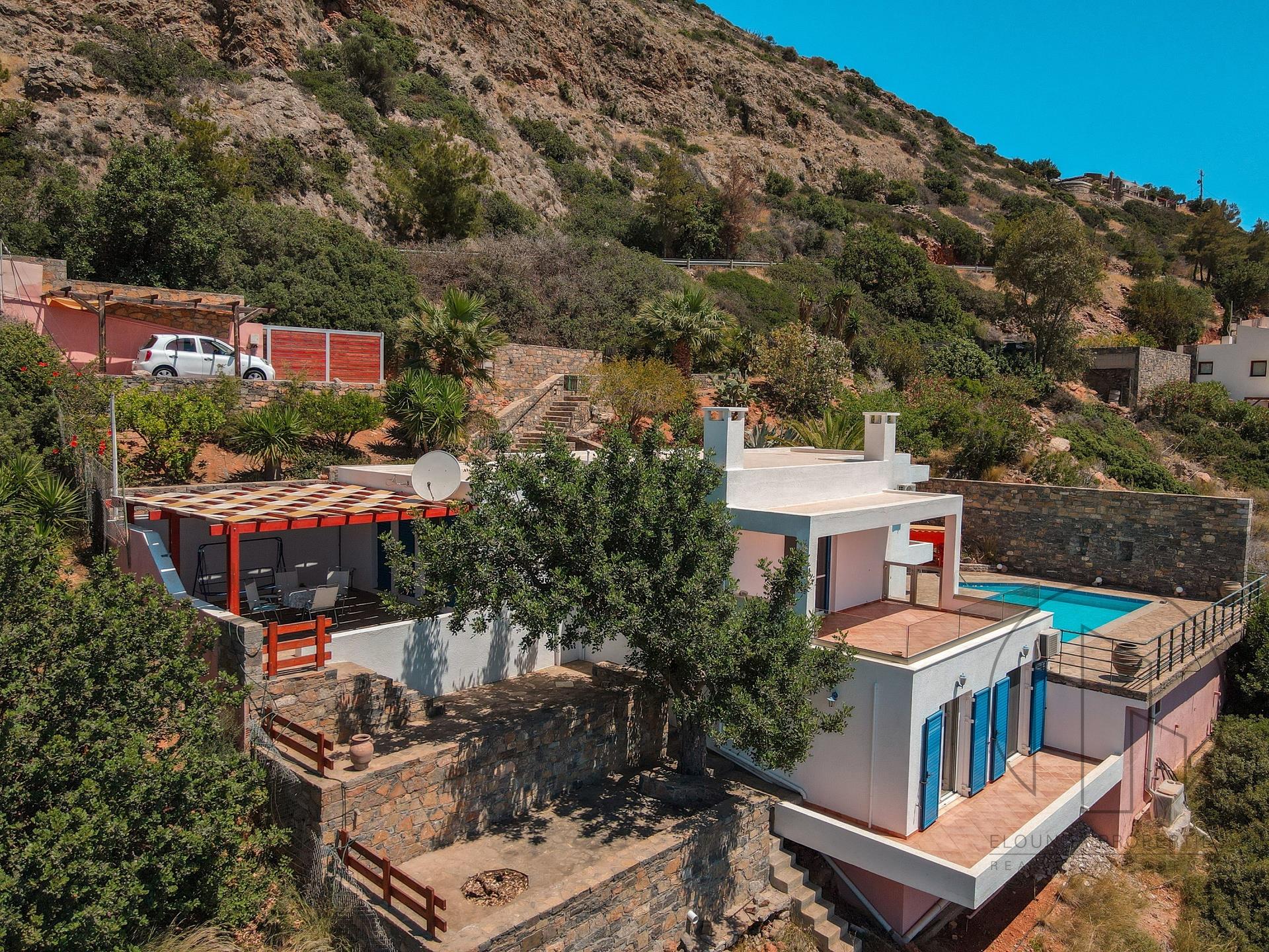 - Villa For sale, Agios Nikolaos, 150 sq.m., €1.500.000