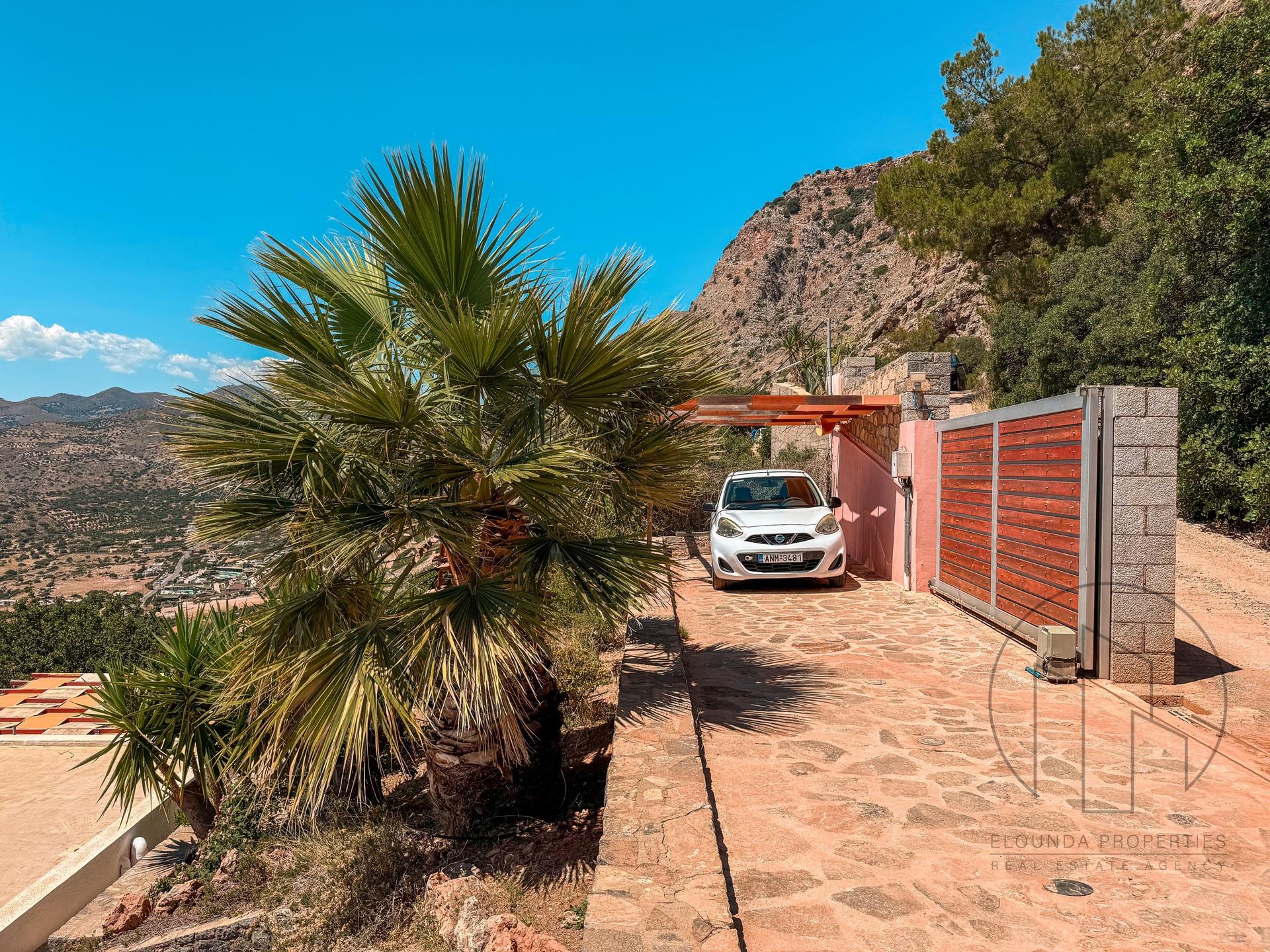 - Villa For sale, Agios Nikolaos, 150 sq.m., €1.500.000