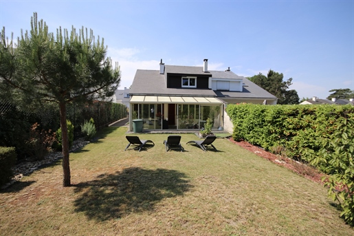 For sale in L'Isle Adam, pretty house of 99 m2 on the ground, 3 bedrooms, on a plot of 302 m2.