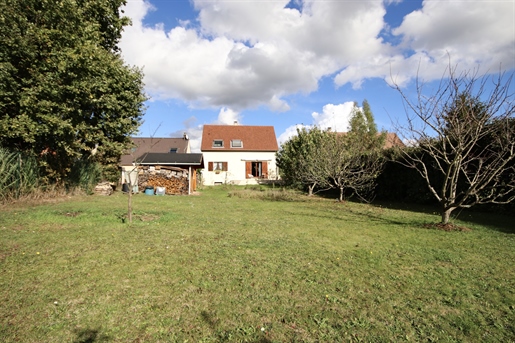 For sale in Bessancourt, pretty house of 145 m2, 5 bedrooms, full basement, on land of 829 m2.