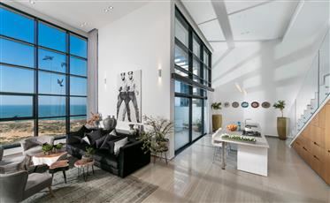 Super επενδυμένο διαμέρισμα με ανοιχτή και εκπληκτική θέα, 205Sqm
