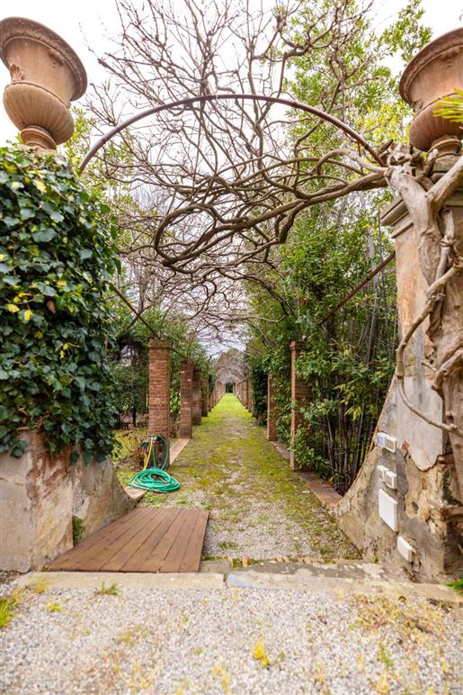Villa exclusive entourée de verdure à Pise, Toscane
