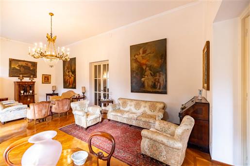 Luxueuse villa historique avec tour panoramique sur l’Arno