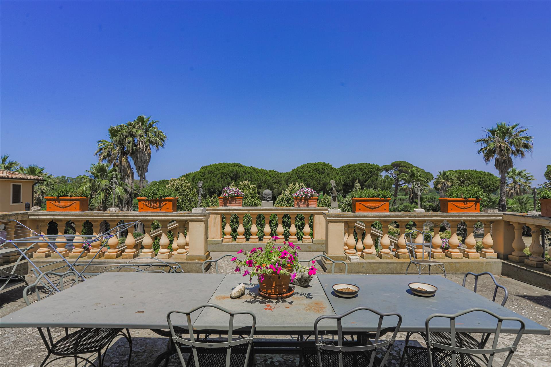 Splendide villa historique à Tarquinia – Quartier Voltone, 700 m² de luxe et d’histoire