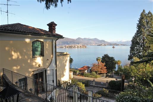 Schitterende villa aan het meer in de stad Stresa