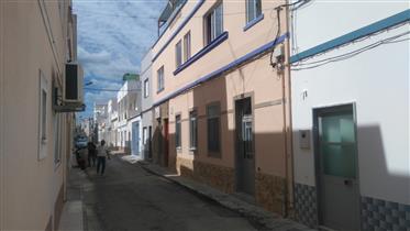 Algarven talo, jossa 6 makuu huonetta lähellä rantaa