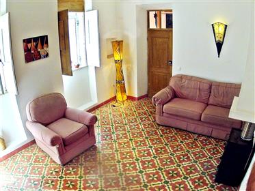 Algarven talo, jossa 6 makuu huonetta lähellä rantaa