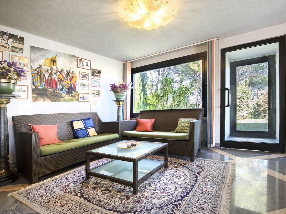 Purchase: House (52100)
