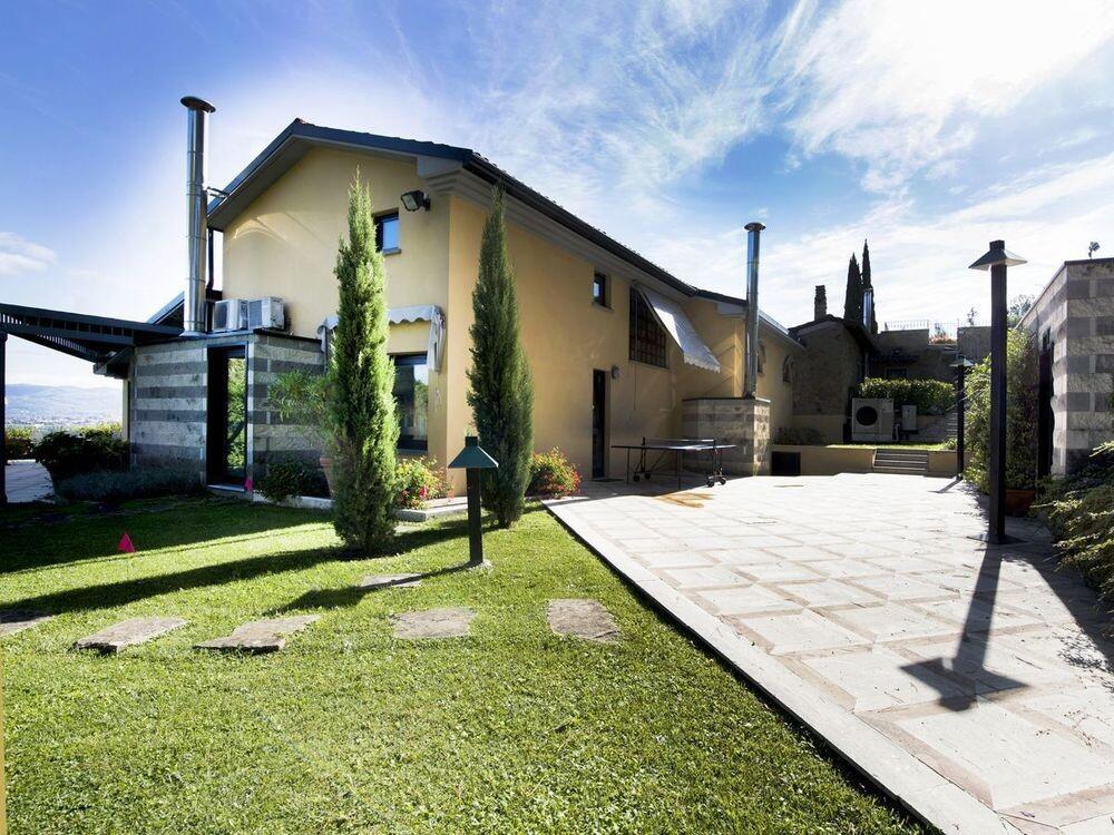 Purchase: House (52100)