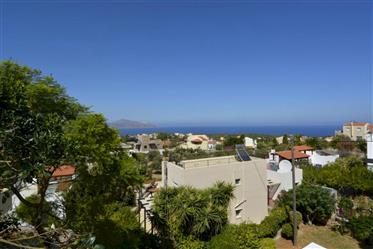 Къща с красива гледка към Крит