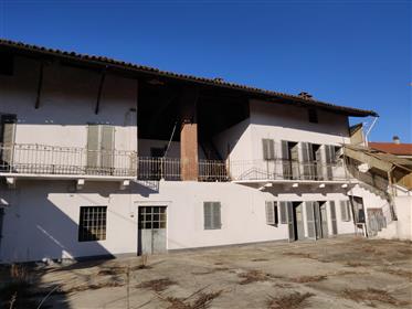 Casa colonica e annessi in vendita a Torassi, Chivasso.