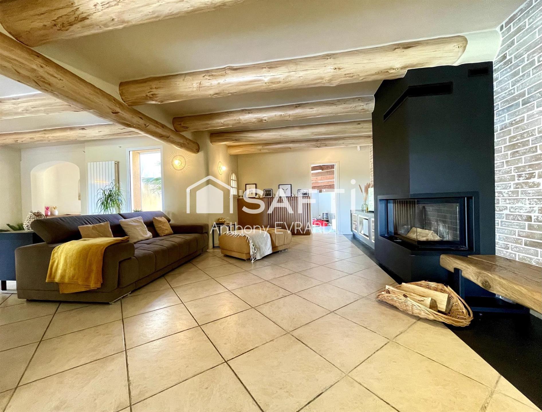 Purchase: Luxury property (84700)