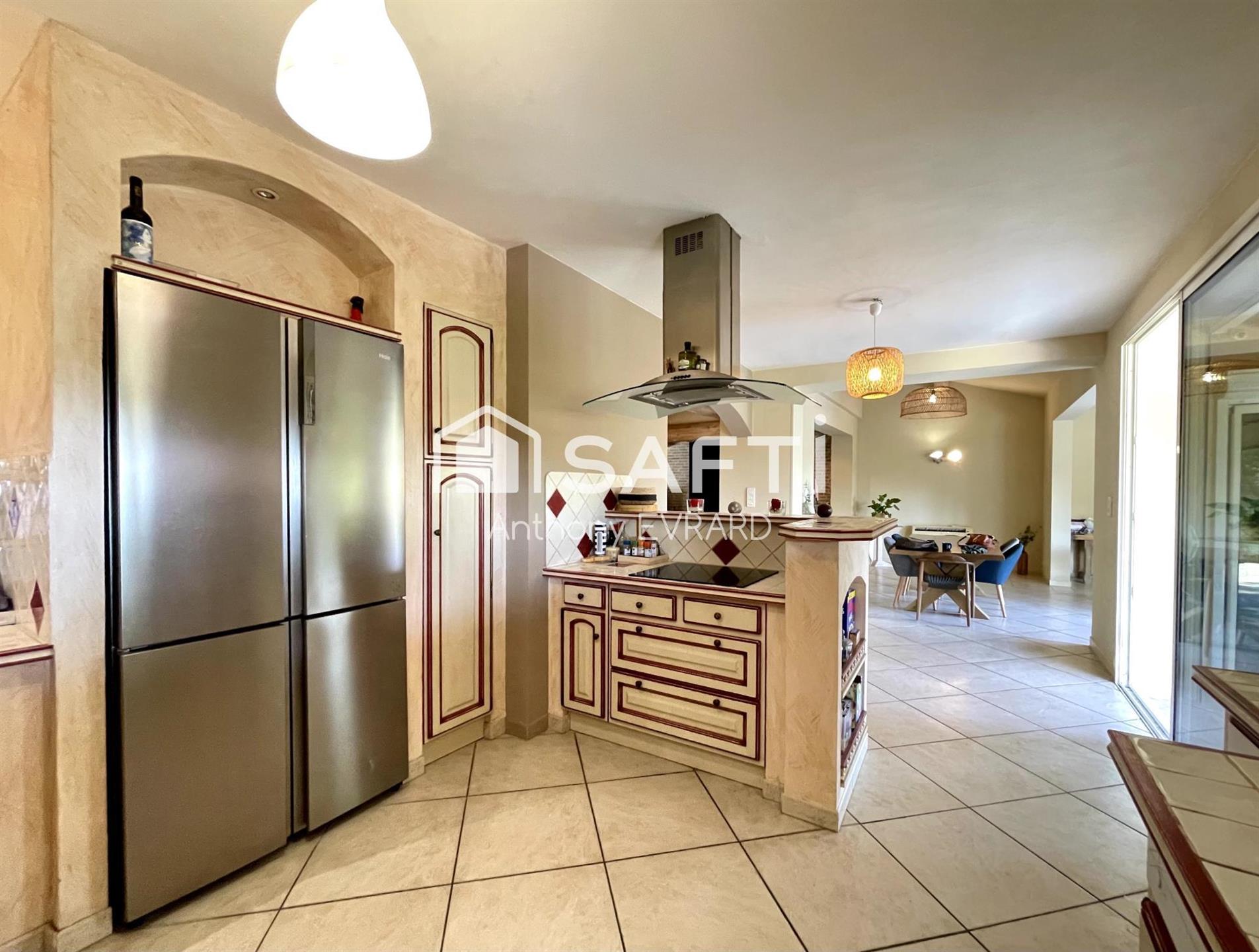 Purchase: Luxury property (84700)