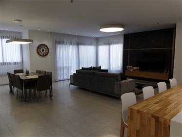 In the magnificent K Tower building, large spacious apartment 201Sqm