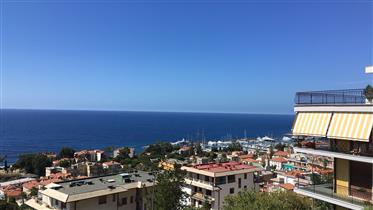 Útulný Penthouse s krásnym výhľadom na more v Sanremo
