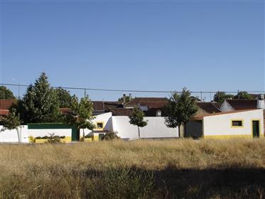Casa rural de dos niveles con terreno, a 1 hora de Lisboa