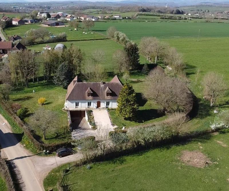 Superb bourgeois house of 344 m2 on the ground on an enclosed plot of 4200M2