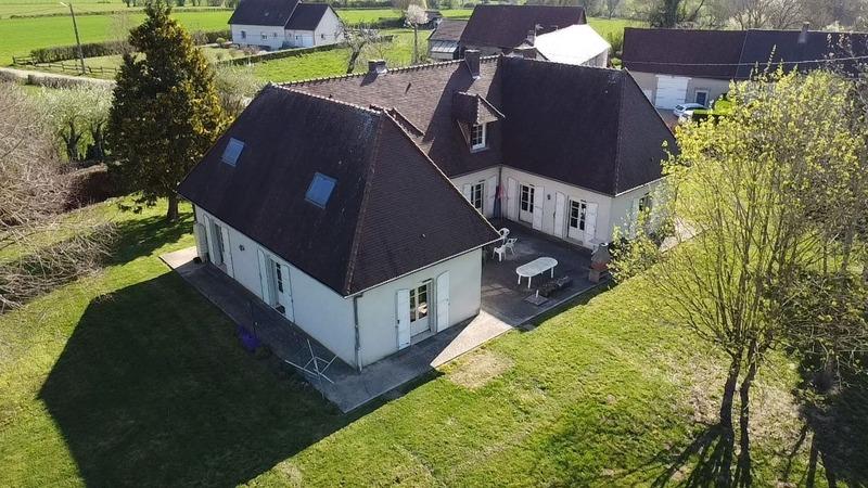 Superb bourgeois house of 344 m2 on the ground on an enclosed plot of 4200M2