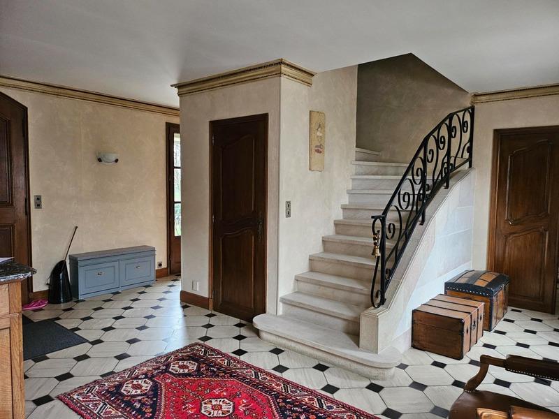 Superb bourgeois house of 344 m2 on the ground on an enclosed plot of 4200M2