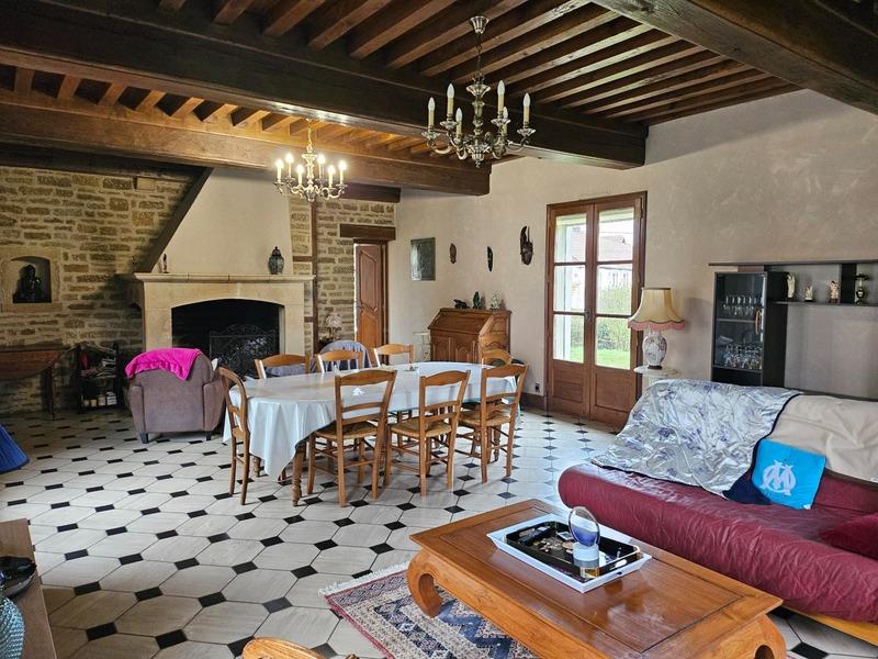 Superb bourgeois house of 344 m2 on the ground on an enclosed plot of 4200M2
