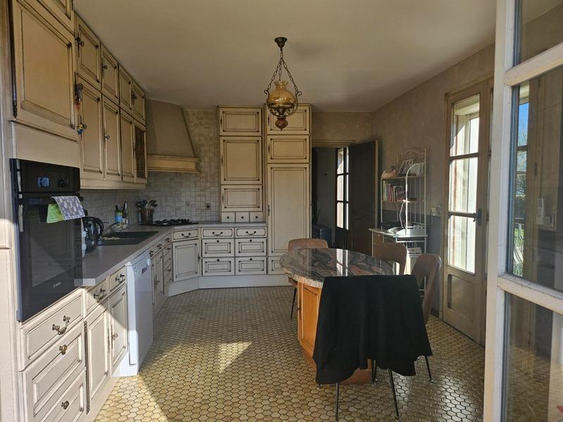 Superb bourgeois house of 344 m2 on the ground on an enclosed plot of 4200M2