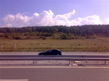 Grunt na autostradzie Struma