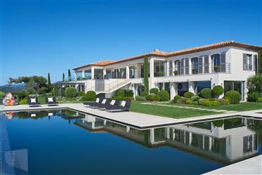 Excepcional Villa con fantásticas vistas al mar