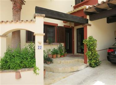 Frumoasă și bine întreținută 5-dormitor terasate casa de vânzare în Santa Ponsa