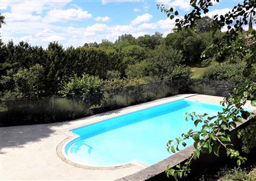 Groot huis met zwembad dicht bij Cahors