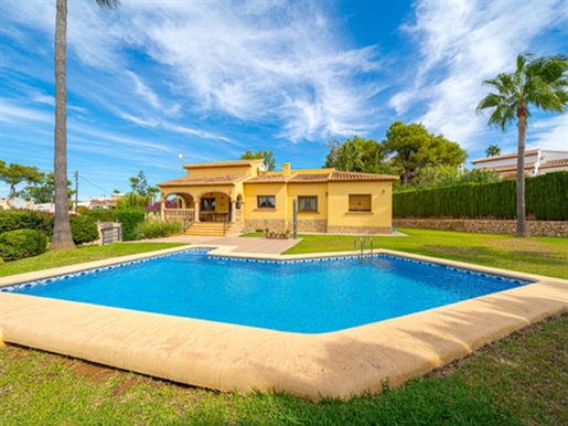 Villa de style méditerranéen à vendre à Jávea