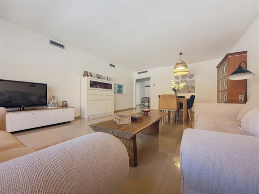 Flat in Denia. Elegance and comfort on one floor, ask for a visit and live the experience!