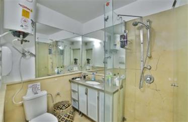 Pebeautiful 1Br, 1Bt Parter apartment, Rare opportunity,