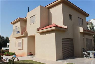 New 6Br, 3.5Bt private house, 550Sqm lot, sunny and bright