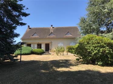 Casa en venta en Eguzon- Chantéme, L'Indre, Francia