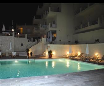 Myytävänä Hotelli Poros saarella, Kreikka