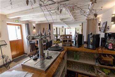 Etablierte Bar, Restaurant und Gite In Einem hübschen Dorf