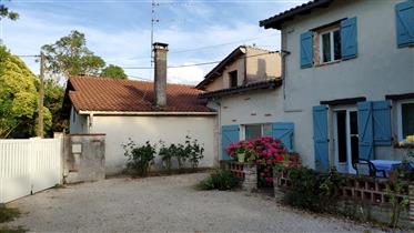 Renovated character house with swimming pool - 8 rooms - 275 sqm