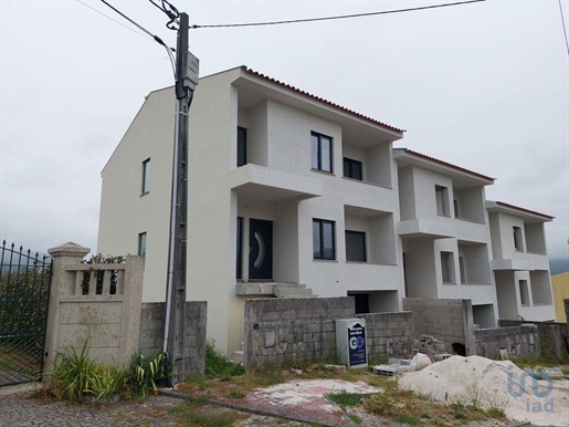 Housing with 3 Rooms in Viana do Castelo with 250,00 m²
