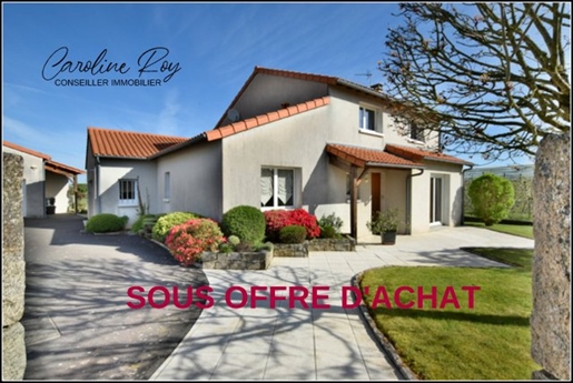 Saint-Macaire-En-Mauges House of 146 m2 with 3 bedrooms, 1 office and 2 garage and a garden of about