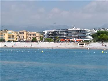 Singolo vende appartamento a Cagnes sur mer - Faccia - La Mer