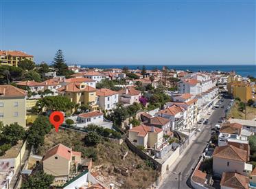Hallazgo raro: Tierra vista al mar para su villa de ensueño en el prestigioso barrio de Estoril.