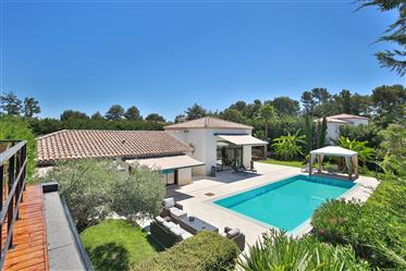 2012 Superb Architekt Designed Villa v Roquefort Les Pins