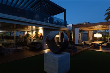 Chalet located in the most exclusive private residential complex of the island of Gran Canaria, Pas