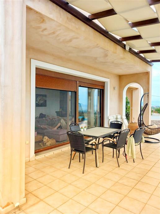 Ausgezeichnete Villa mit herrlichem Blick auf die Insel Aigina