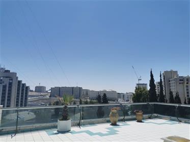 Stunning penthouse, 150Sqm+150Sqm rooftop, excellent for investment!!!