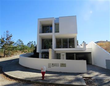 Moderne Villa (V3 + 1) med have