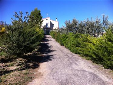 Vidiecky dom v Castelmauro Cb Taliansko na predaj